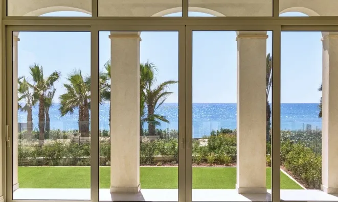 Недвижимость 6 Bedroom Villa for Sale in Pervolia, Larnaca: 4