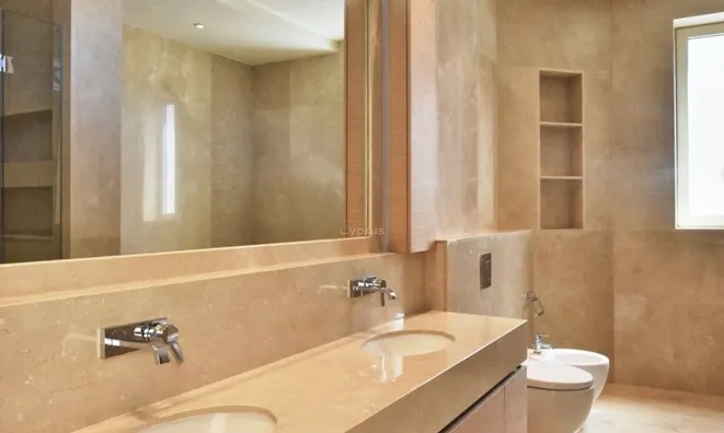 Недвижимость 6 Bedroom Villa for Sale in Pervolia, Larnaca: 9