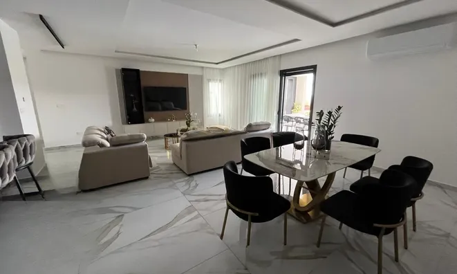 Недвижимость 4 Bedroom Villa for Sale in Eptagoneia, Limassol: 9