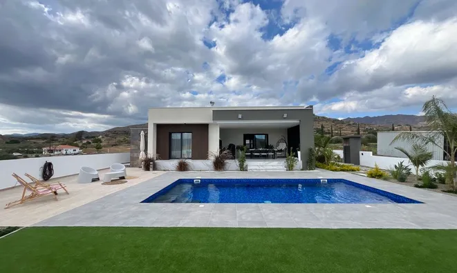 Недвижимость 4 Bedroom Villa for Sale in Eptagoneia, Limassol: 29