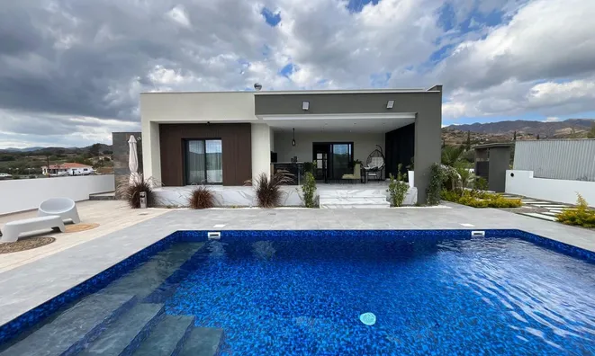 Недвижимость 4 Bedroom Villa for Sale in Eptagoneia, Limassol: 30