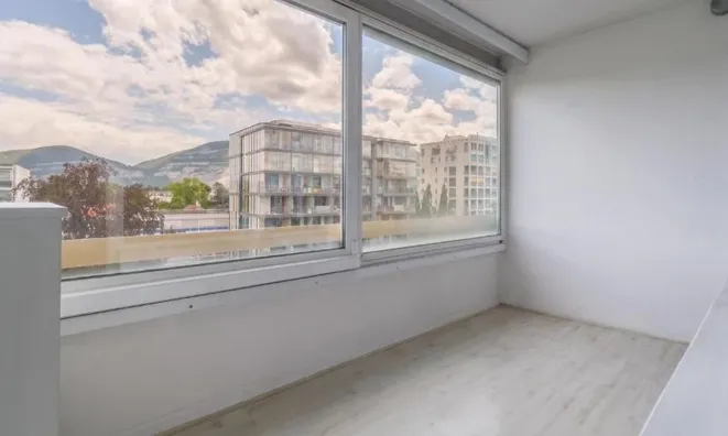 Недвижимость Apartment 4 rooms: 8