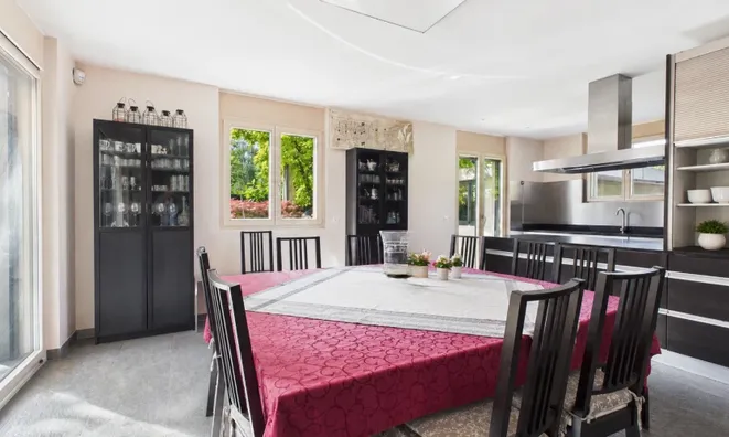 Недвижимость Bifamiliar house 6 rooms: 6