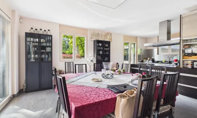 Недвижимость Bifamiliar house 6 rooms: 19