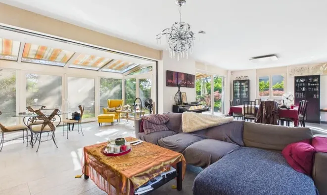 Недвижимость Bifamiliar house 6 rooms: 20