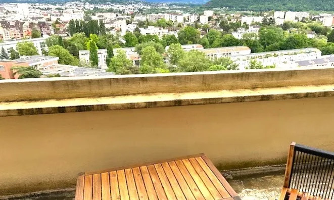 Недвижимость Apartment 5 rooms: 6