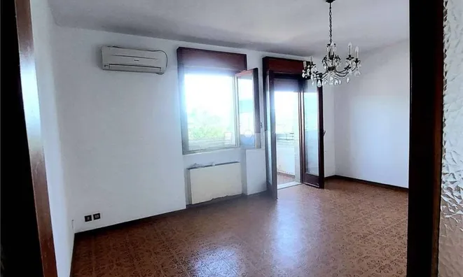 Недвижимость Four-room apartment in the center of Gorica.: 4