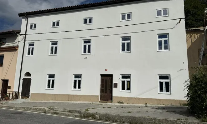 Недвижимость House in the city center: 3