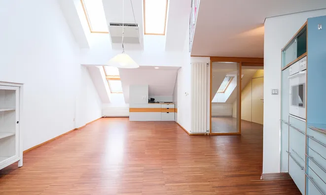 Недвижимость Three-room apartment Deposit: 2