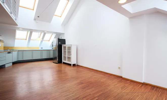 Недвижимость Three-room apartment Deposit: 11