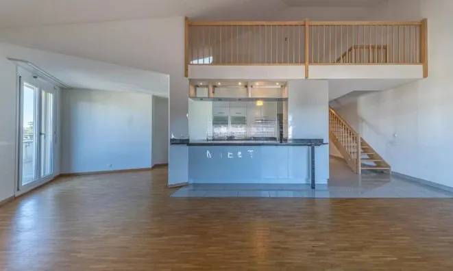 Недвижимость Apartment 5 rooms: 4