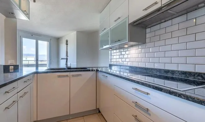 Недвижимость Apartment 5 rooms: 6