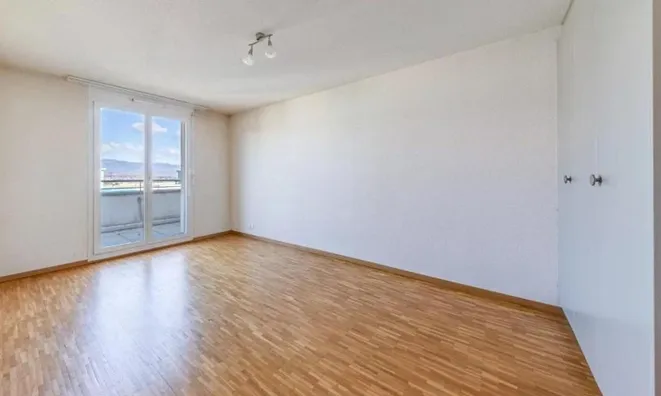 Недвижимость Apartment 5 rooms: 8
