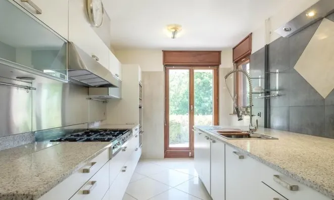 Недвижимость Single house 11 rooms: 3