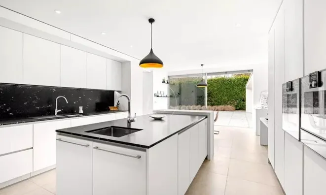 Недвижимость Single house 10 rooms: 4