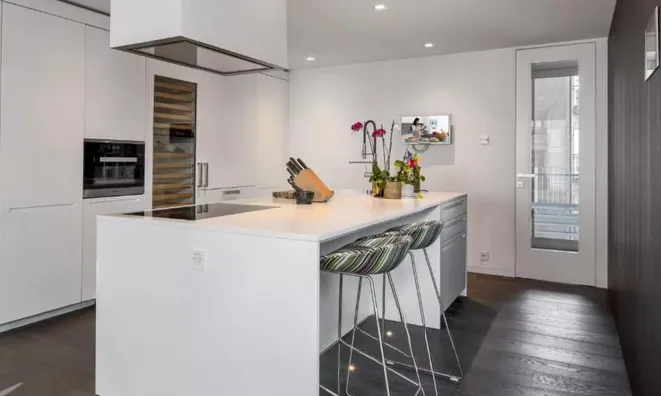 Недвижимость Apartment 6 rooms: 4