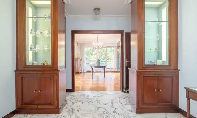 Недвижимость Apartment 8 rooms: 2