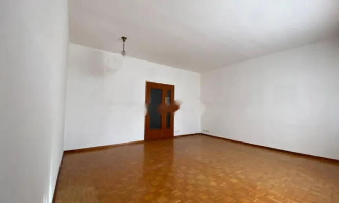 Недвижимость Трёхкомнатная на первом этаже: 4