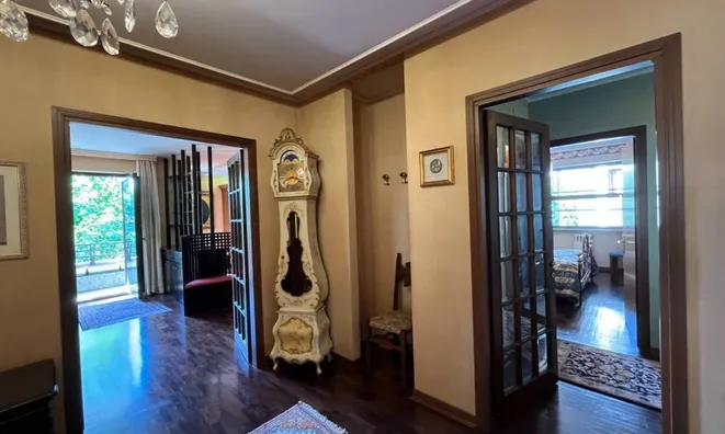Недвижимость Four-room apartment in the City Center: 3