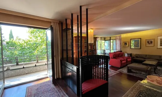 Недвижимость Four-room apartment in the City Center: 4