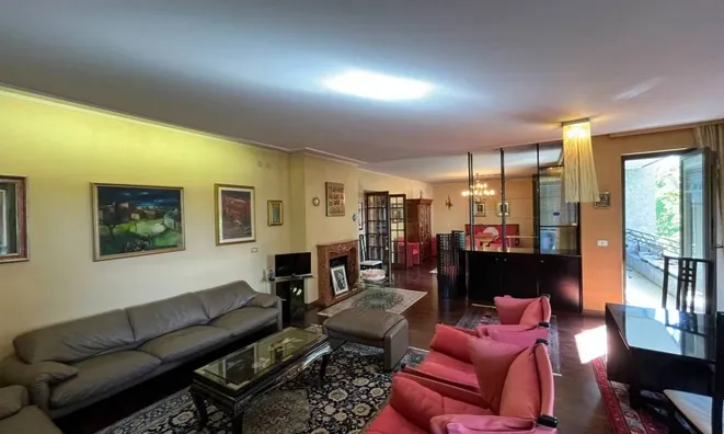 Недвижимость Four-room apartment in the City Center: 6