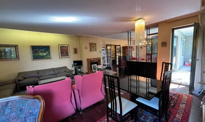 Недвижимость Four-room apartment in the City Center: 7