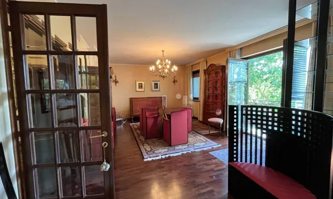 Недвижимость Four-room apartment in the City Center: 8