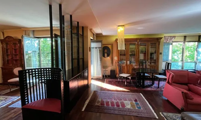 Недвижимость Four-room apartment in the City Center: 9