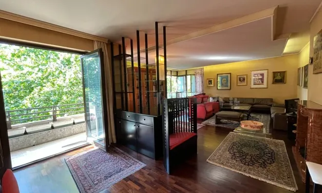 Недвижимость Four-room apartment in the City Center: 13