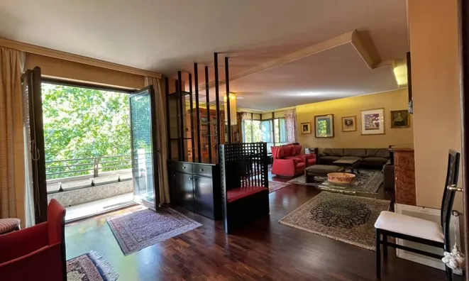 Недвижимость Four-room apartment in the City Center: 15