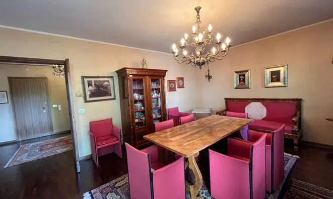 Недвижимость Four-room apartment in the City Center: 18