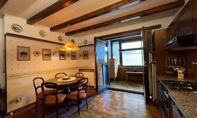 Недвижимость Four-room apartment in the City Center: 20