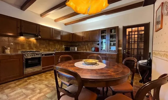 Недвижимость Four-room apartment in the City Center: 21