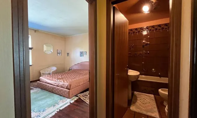 Недвижимость Four-room apartment in the City Center: 27