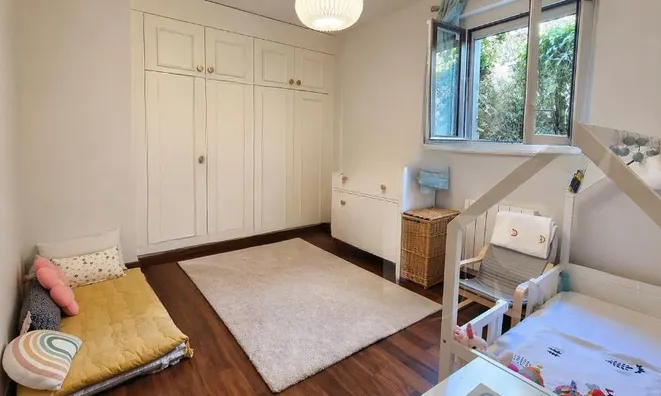 Недвижимость Apartment 5 rooms: 6