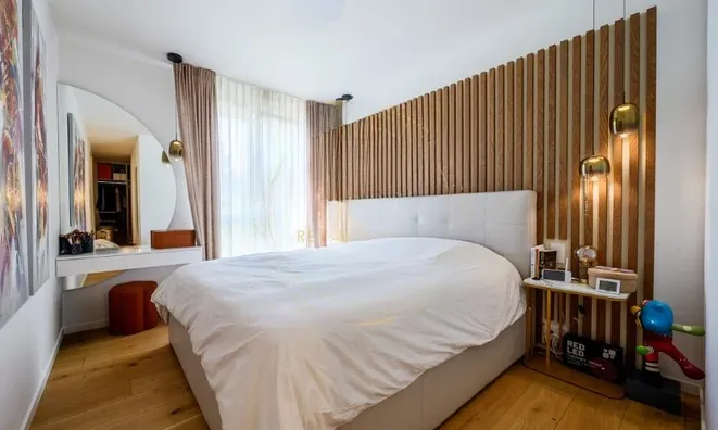 Недвижимость Apartment 5 rooms: 4