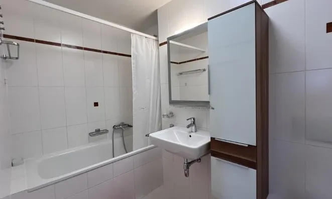 Недвижимость Apartment 4 rooms: 8