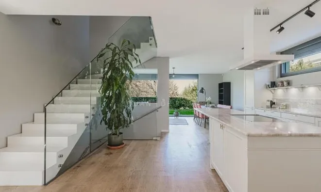 Недвижимость Single house: 6