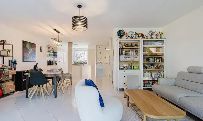 Недвижимость Bifamiliar house 6 rooms: 3