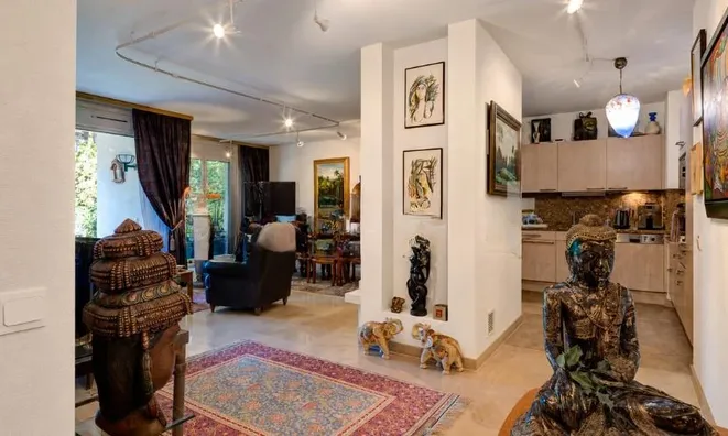 Недвижимость Apartment 5 rooms: 2
