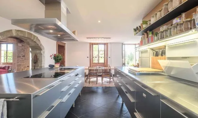 Недвижимость Single house 18 rooms: 3