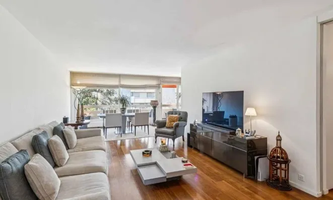 Недвижимость Apartment 5 rooms: 2