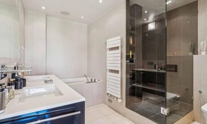 Недвижимость Apartment 5 rooms: 8