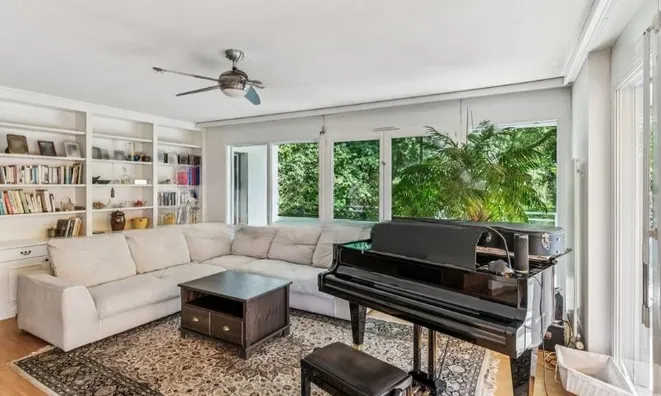 Недвижимость Apartment 6 rooms: 2