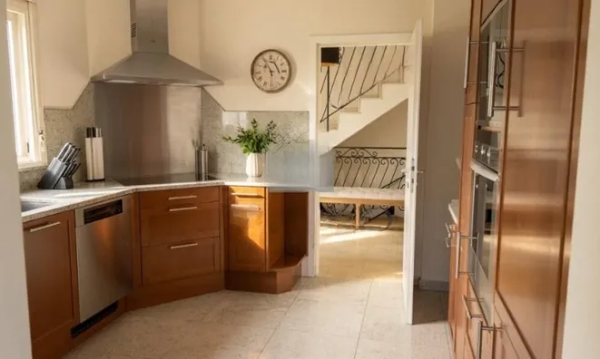 Недвижимость Single house 7 rooms: 9