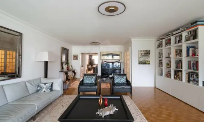 Недвижимость Apartment 8 rooms: 2