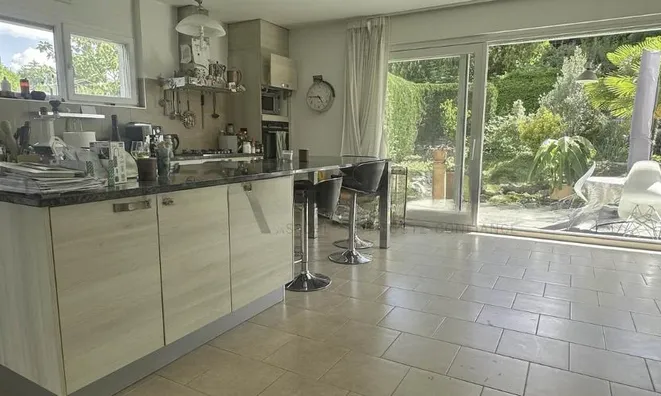 Недвижимость Bifamiliar house 5 rooms: 3