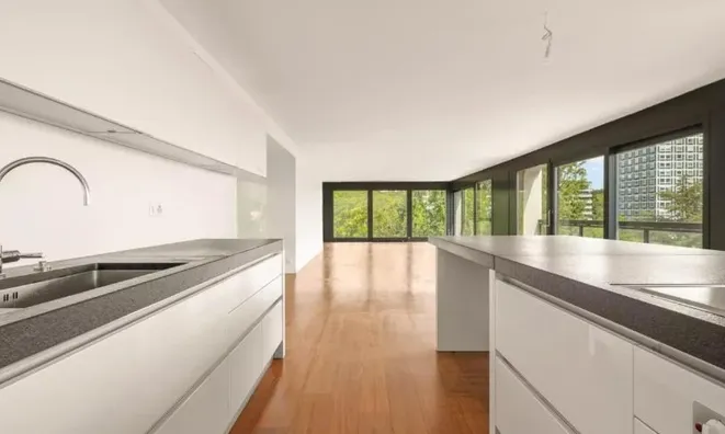 Недвижимость Apartment 9 rooms: 6