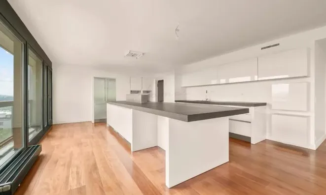 Недвижимость Apartment 9 rooms: 8
