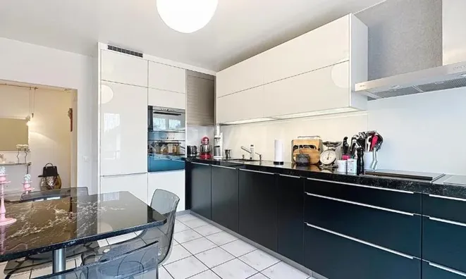 Недвижимость Apartment 9 rooms: 4